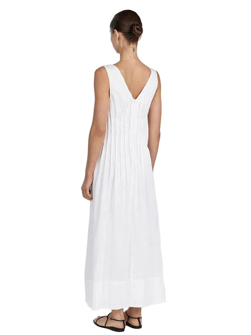 vestoraa clacive loose white cotton dress outfit detail - reliable design, precision, waterproof dress design (USA)